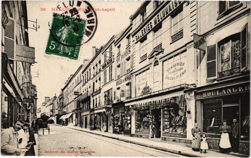 Carte postale ancienne Melun Rue Saint-Aspait à Melun