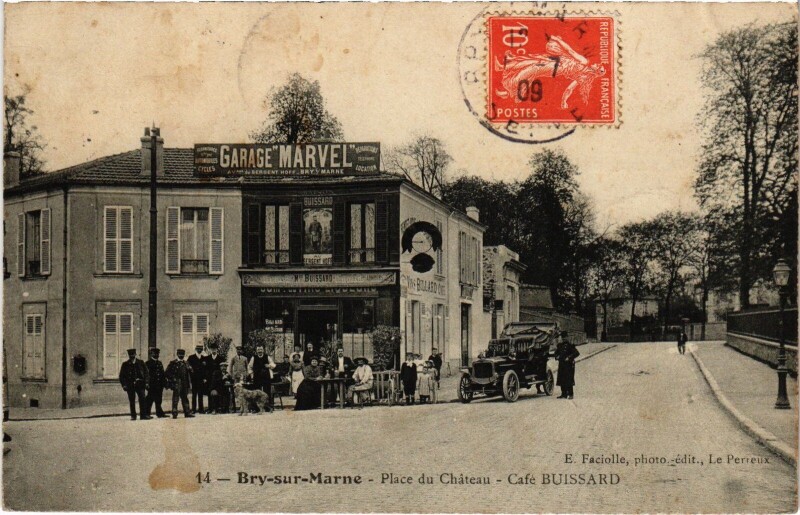 Carte postale ancienne Bry-sur-Marne Place du Chateau Café Buissard à Bry-sur-Marne