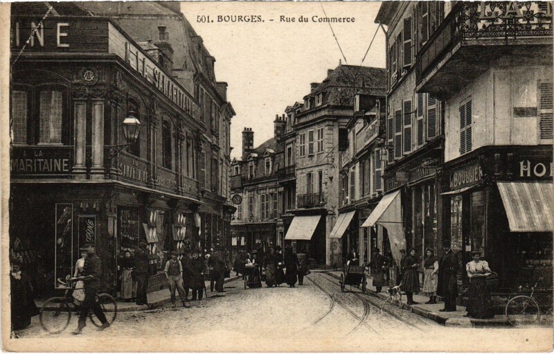 Carte postale ancienne Bourges Rue du Commerce à Bourges