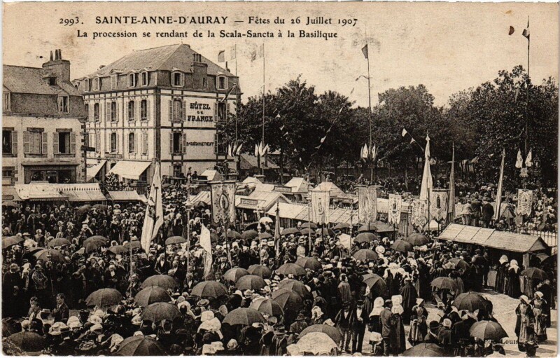 Carte postale ancienne Sainte-Anne-d'Auray Procession Scala Sancta à Auray