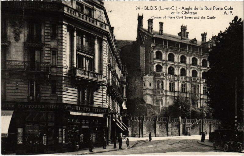 Carte postale ancienne Blois Rue Porte Colé et le Chateau à Blois