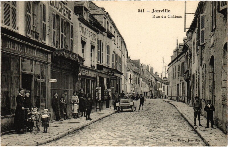 Carte postale ancienne Janville Rue du Chateau