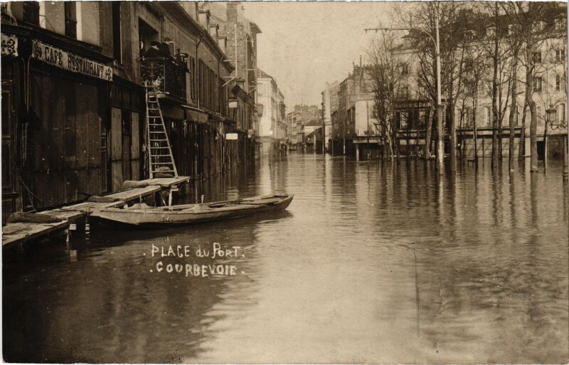 Carte postale ancienne Courbevoie Place du Port Inondations 1910 à Courbevoie