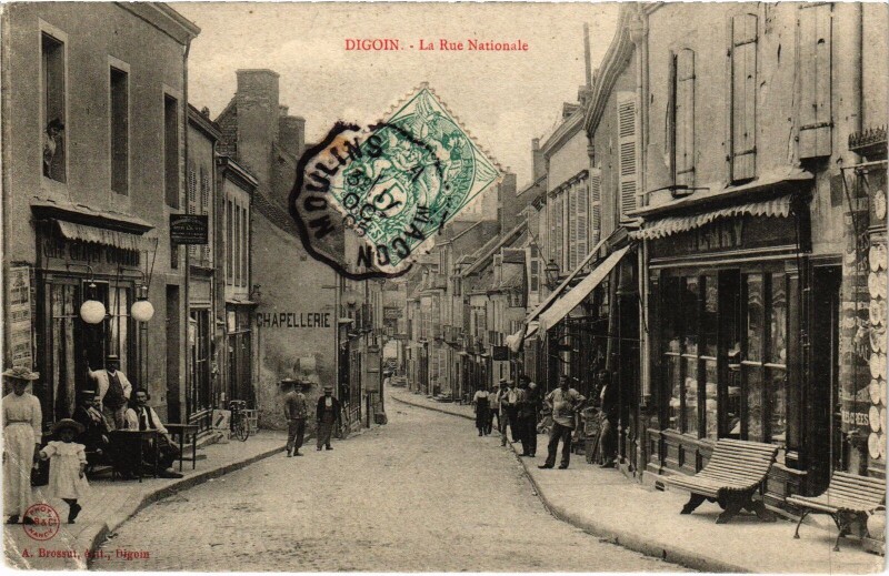 Carte postale ancienne Digoin Rue Nationale à Digoin