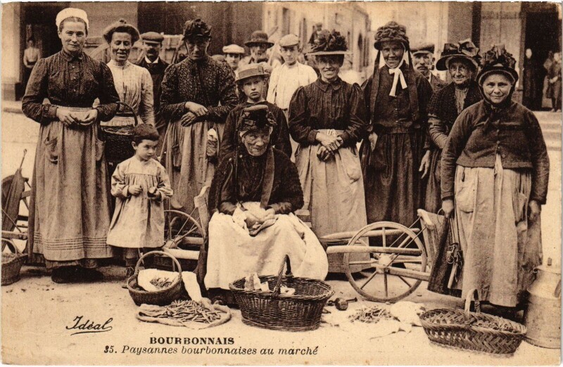 Carte postale ancienne Bourbonnais Paysannes bourbonnaises au marché