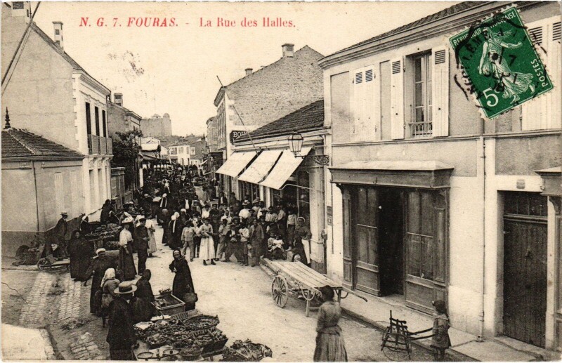 Carte postale ancienne Fouras Rue des Halles à Fouras