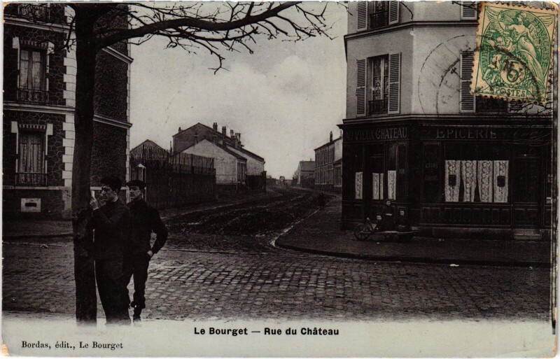Carte postale ancienne Le Bourget Rue du Chateau au Bourget