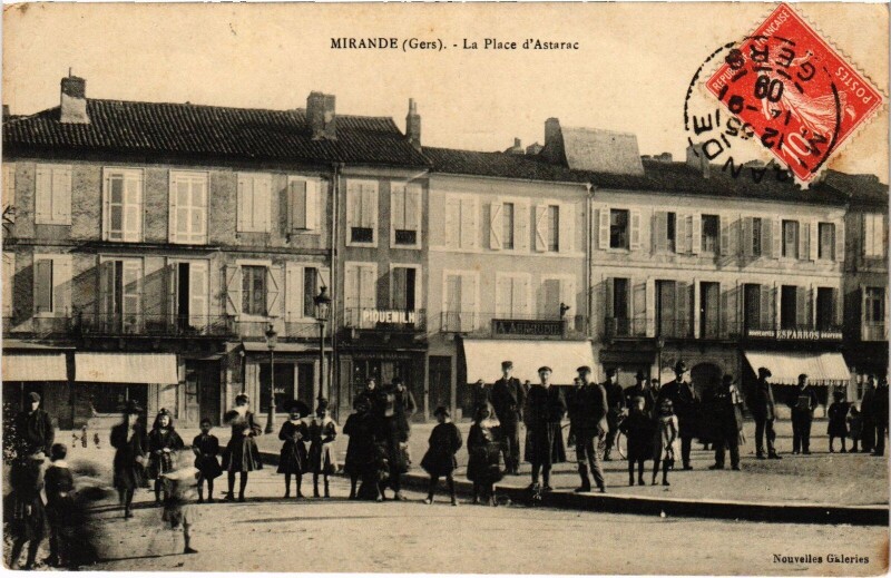 Carte postale ancienne Mirande Place d'Astarac à Mirande