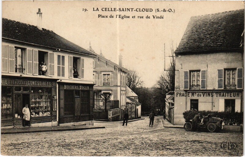 Carte postale ancienne La Celle-Saint-Cloud Place de l'Eglise à La Celle-Saint-Cloud