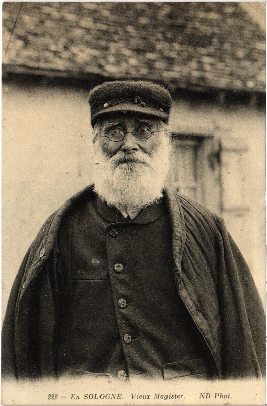 Carte postale ancienne En Sologne Vieux Magister Folklore