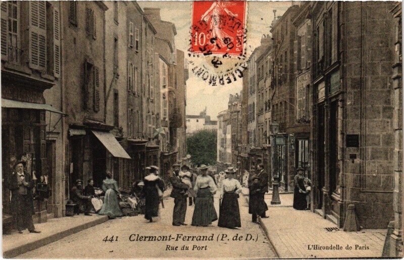 Carte postale ancienne Clermont-Ferrand Rue du Port à Clermont-Ferrand