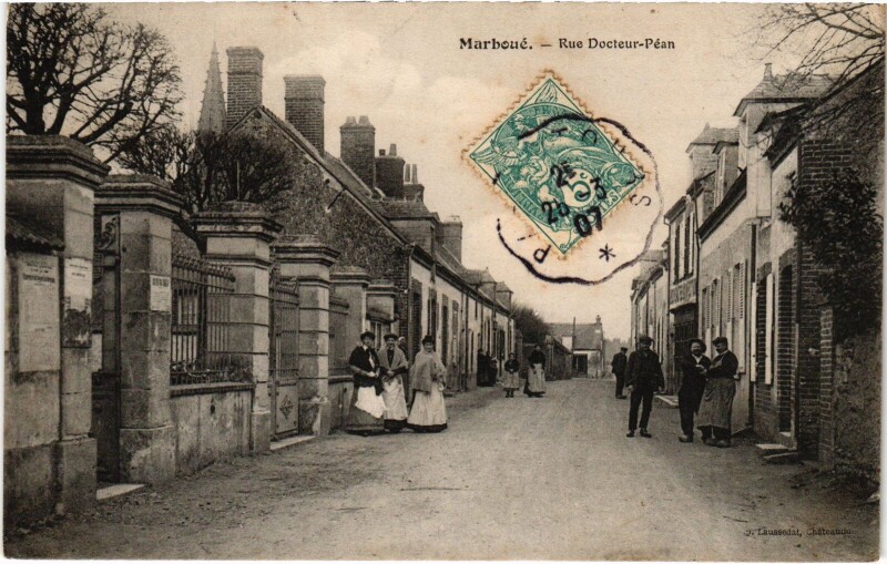 Carte postale ancienne Marhoué Rue Docteur-Péan