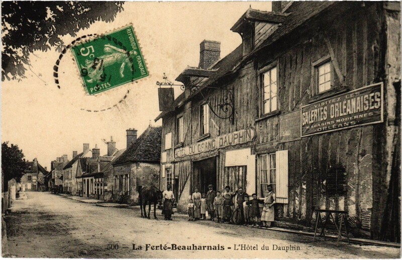 Carte postale ancienne La Ferté-Beauharnais Hotel du Dauphin à La Ferté-Beauharnais