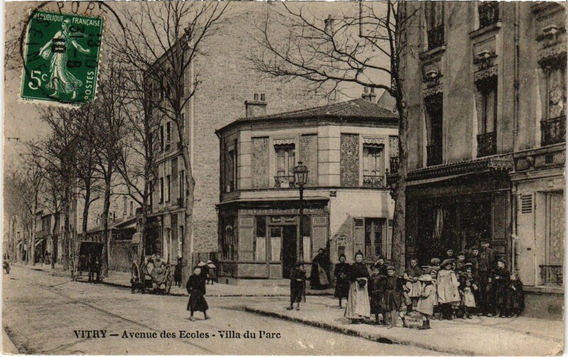 Carte postale ancienne Vitry Avenue des Ecoles Villa du Parc