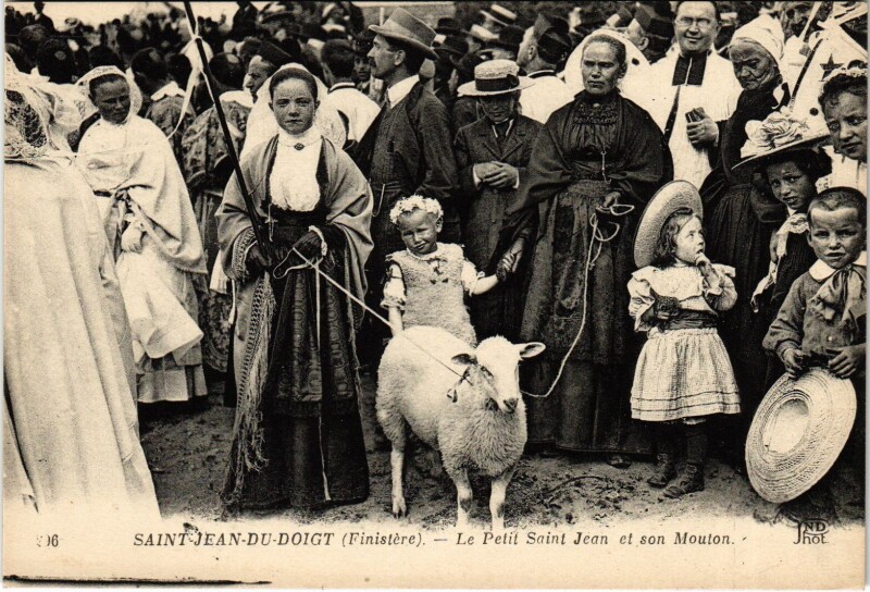 Carte postale ancienne Saint-Jean-du-Doigt Petite Saint-Jean et son Mouton à Saint-Jean-du-Doigt