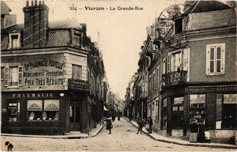 Carte postale ancienne Vierzon Grande Rue à Vierzon