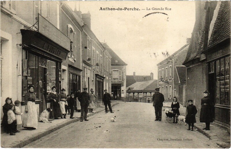 Carte postale ancienne Authon-du-Perche Grande Rue à Authon-du-Perche