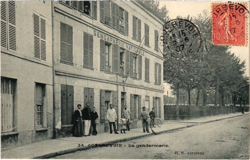 Carte postale ancienne Courbevoie La Gendarmerie à Courbevoie