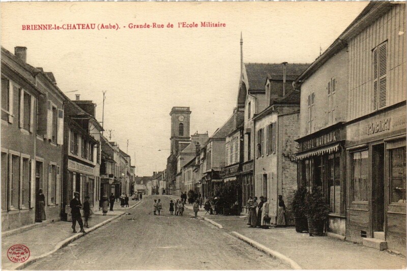 Carte postale ancienne Brienne-le-Chateau Grande Rue de l'Ecole Militaire