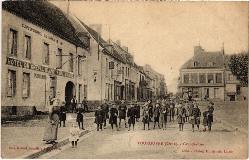 Carte postale ancienne Tourouvre Grande Rue