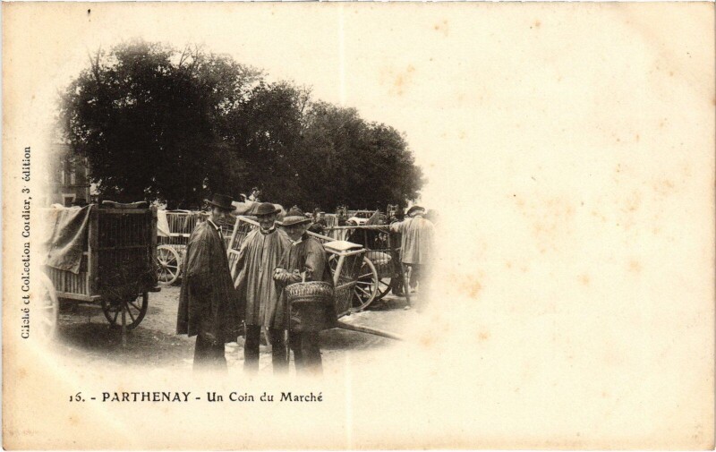 Carte postale ancienne Parthenay Un coin du marché à Parthenay