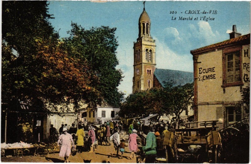 Carte postale ancienne Croix-de-Vie Le marché et Eglise