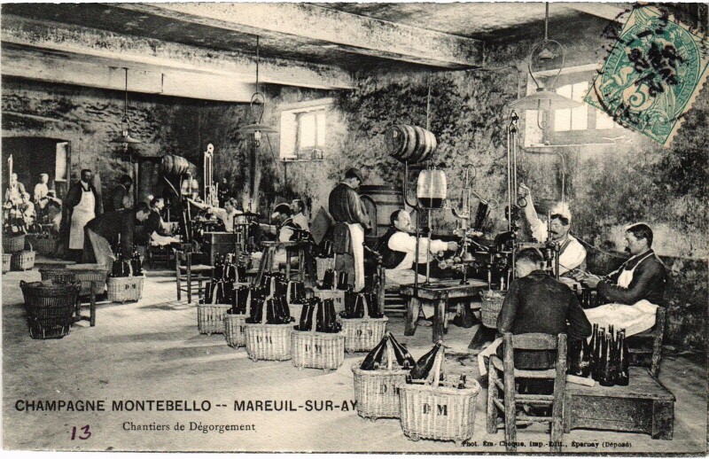 Carte postale ancienne Mareuil-sur-Ay Champagne Montebello Chantiers de Dégorgement à Reuil