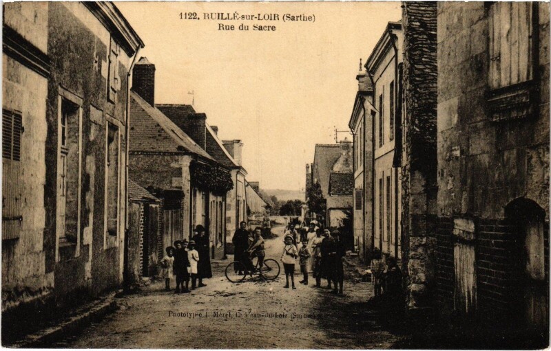 Carte postale ancienne Ruillé-sur-Loir Rue du Sacre
