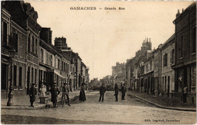 Carte postale ancienne Gamaches Grande Rue à Gamaches