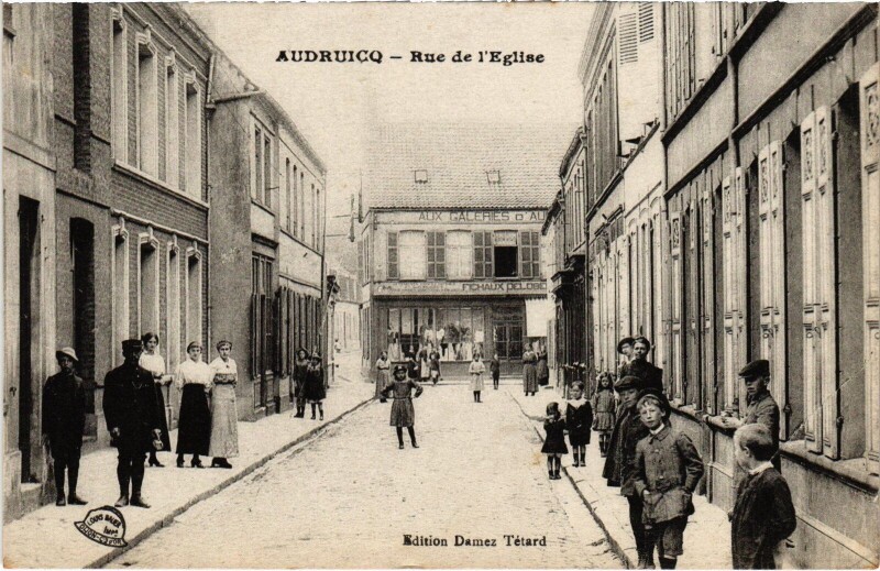Carte postale ancienne Audruicq Rue de l'Eglise à Audruicq