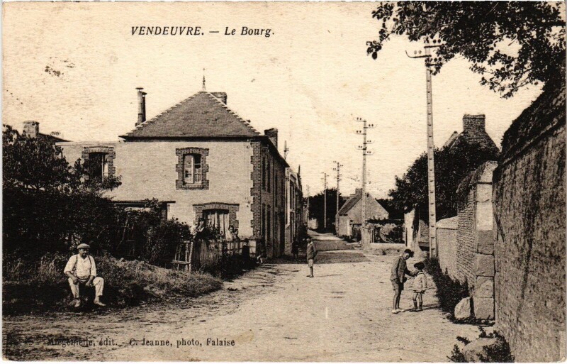 Carte postale ancienne Vendeuvre Le Bourg
