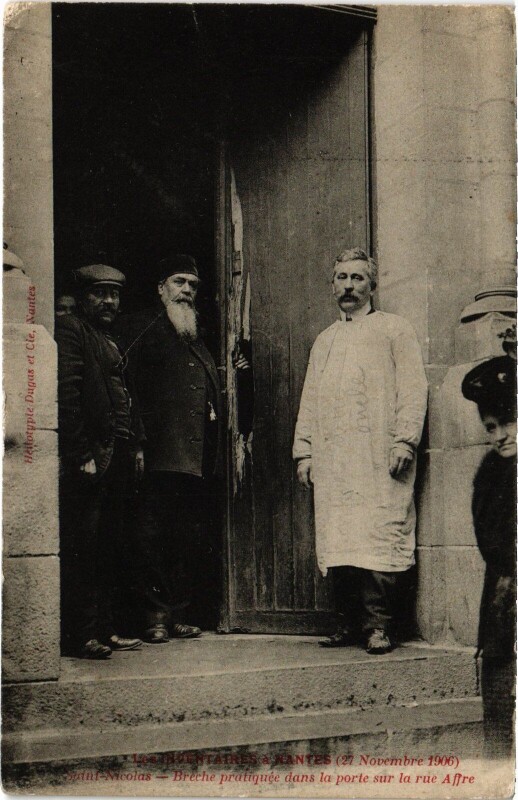 Carte postale ancienne Nantes Les Inventaires Saint-Nicolas à Nantes