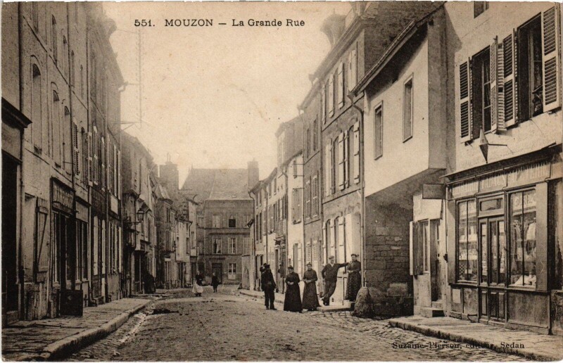 Carte postale ancienne Mouzon Grande Rue à Mouzon