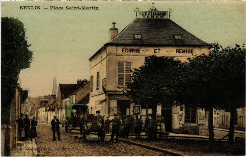 Carte postale ancienne Senlis Place Saint-Martin à Senlis