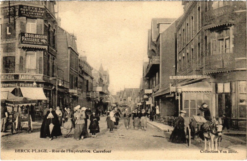 Carte postale ancienne Berck-Plage Rue de l'Impératrice Carrefour à Berck