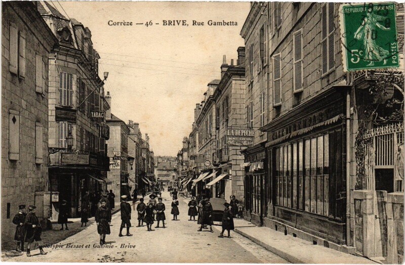 Carte postale ancienne Brive Rue Gambetta
