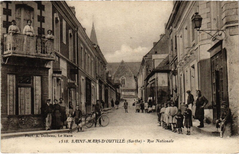 Carte postale ancienne Saint-Mars-d'Outillé Rue Nationale à Saint-Mars-d'Outillé