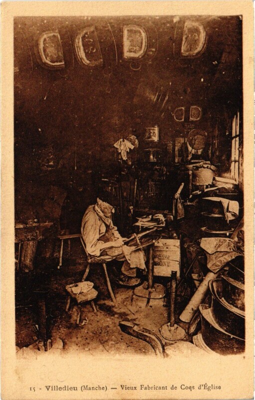 Carte postale ancienne Villedieu Vieux Fabricant de Coqs d'Eglise Folklore