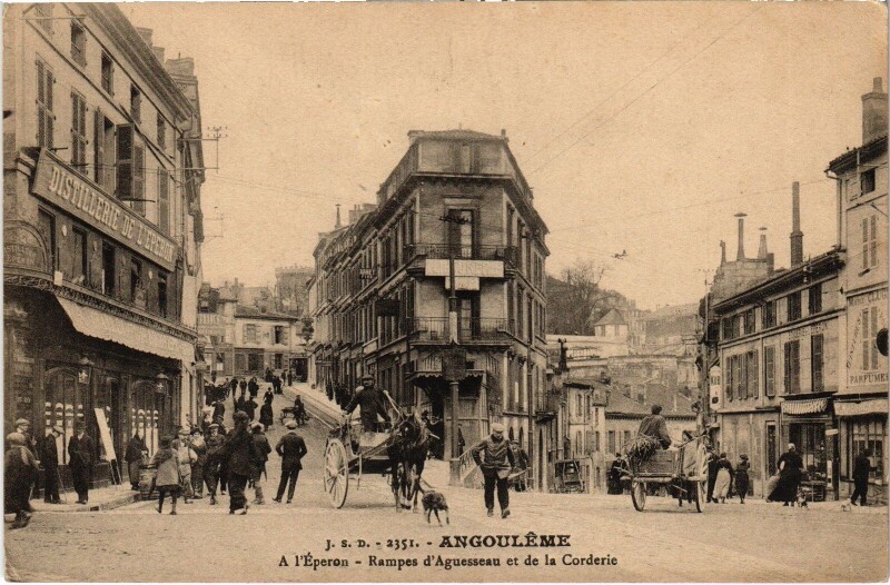 Carte postale ancienne Angouleme A l'Eperon rampes d'Aguesseau et de la Corderie