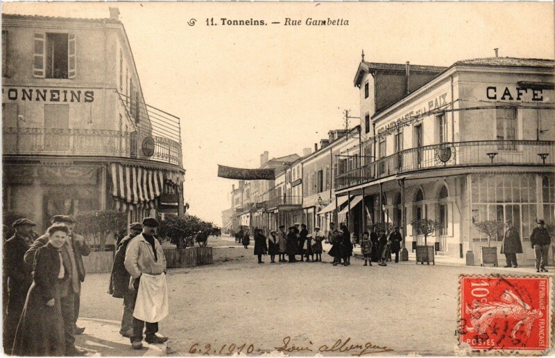Carte postale ancienne Tonneins Rue gambetta à Tonneins