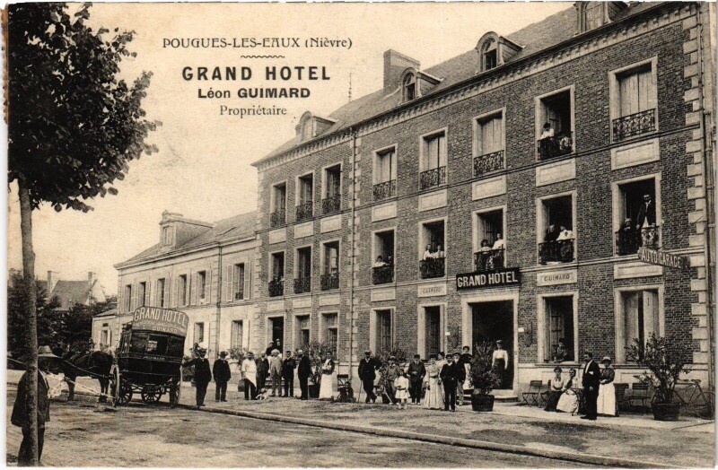 Carte postale ancienne Pougues-les-Eaux Grand Hotel Léon Guimard à Pougues-les-Eaux