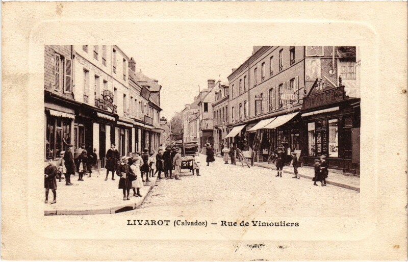 Carte postale ancienne Livarot Rue de Vimoutiers