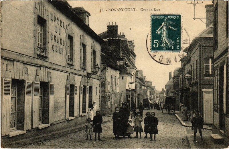 Carte postale ancienne Nonancourt Grande Rue à Nonancourt