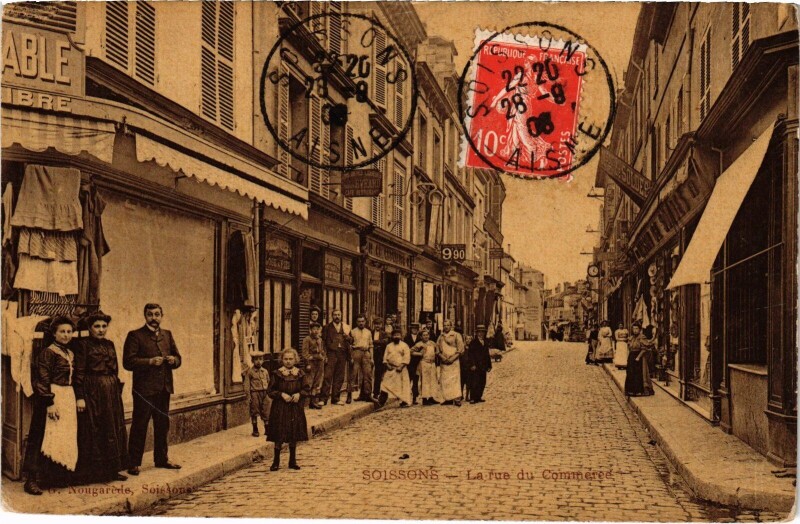 Carte postale ancienne Soissons Rue du Commerce à Soissons