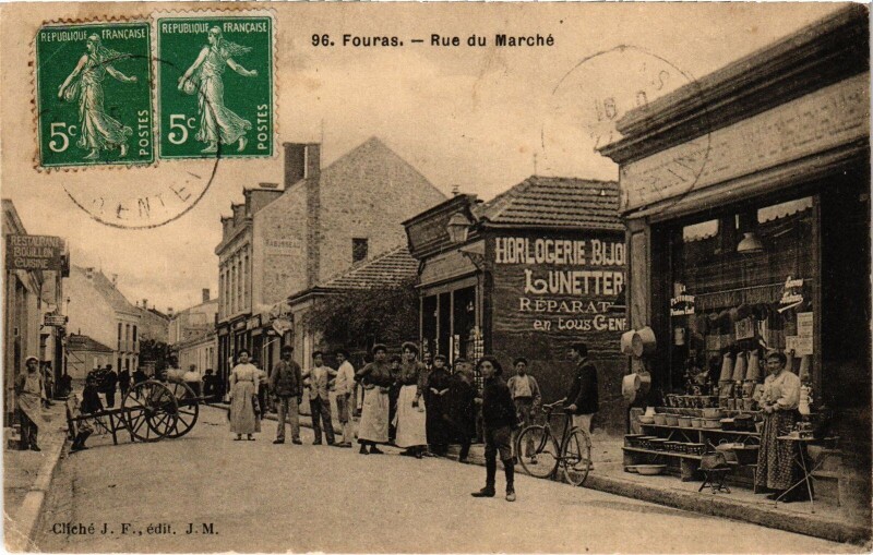 Carte postale ancienne Fouras Rue du Marché à Fouras