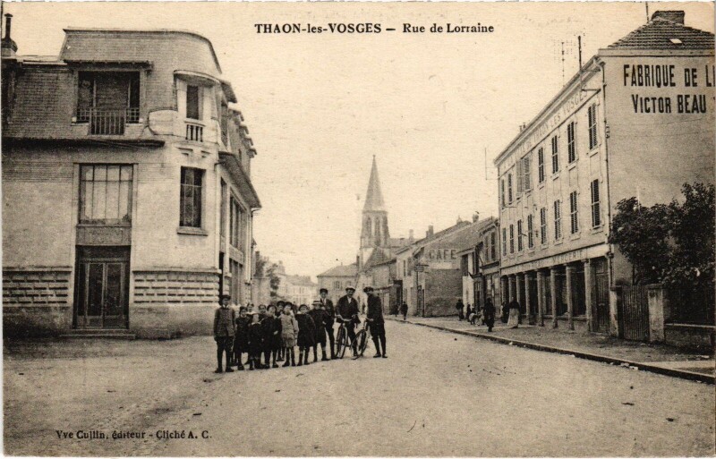 Carte postale ancienne Thaon-les-Vosges Rue de Lorraine