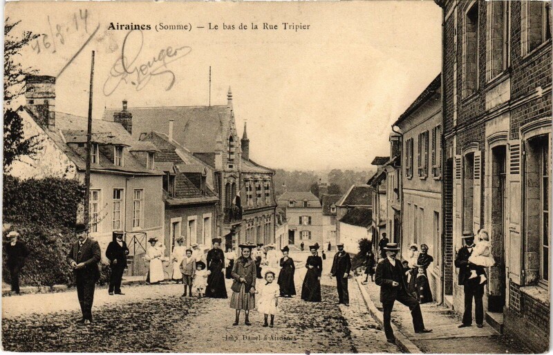 Carte postale ancienne Airaines Rue Tripier à Airaines