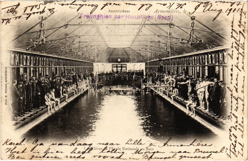 Carte postale ancienne Armentieres Ecole nationale au Bain Eleves