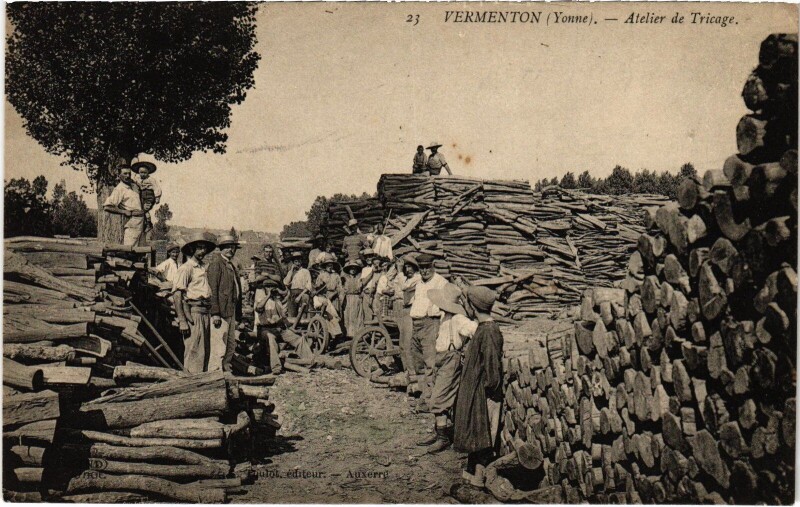 Carte postale ancienne Vermenton Atelier de Tricage à Vermenton