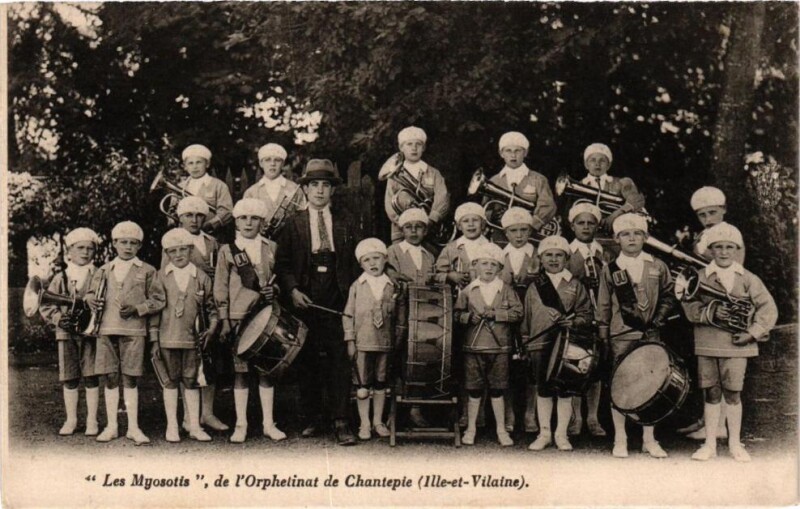 Carte postale ancienne Les Mysotis de l'orphelinat de Chantepie à Chantepie